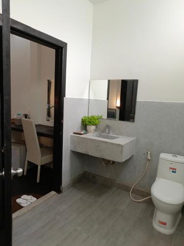 room detail thumbnail 2