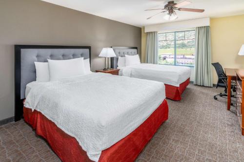 2 bedrooms, 4 beds
