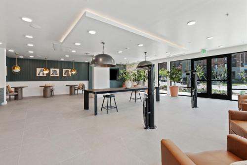 Designer 1BR with Pool and Htub Designer 1BR with Pool and Htub