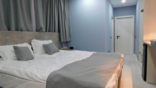 Эдельвейс Express (Эдельвеис Express) in Zhetysu Negyed