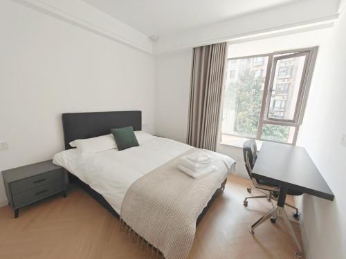 Eastern Hub - Bund Branch Designer Open Kitchen Super Large Sofa Deluxe Three Room, Shanghai (photo 9)
