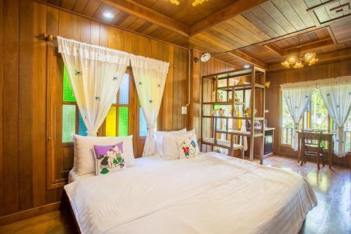 Suksatan Lamphun Room Type - Queen Room with Balcony