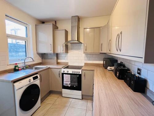 Charming 3-Bed Anfield Home - Tap to explore photos