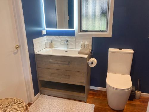 Bad, Anglers Adventure Paradise Cabin BNB Wifi Parking in Turangi