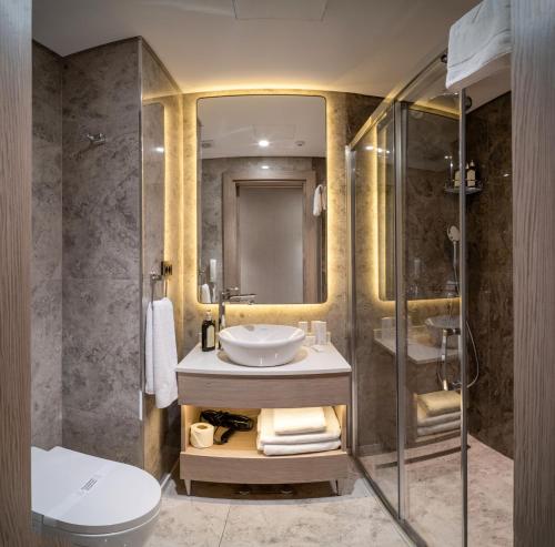 room detail thumbnail 2