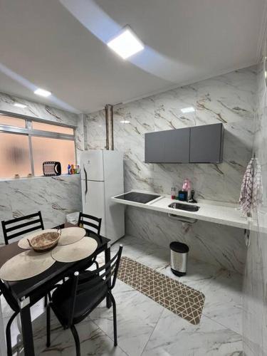 Apartamento charmoso no Guaruja near Nutre Mare Pizza Bar