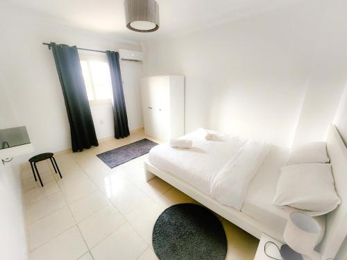 Stylish and modern apartment close to the airport, Cairo