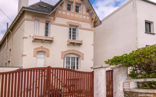 RÉF 407 - LARMOR PLAGE Maison de famille pleine vue mer gîte à louer Kernével