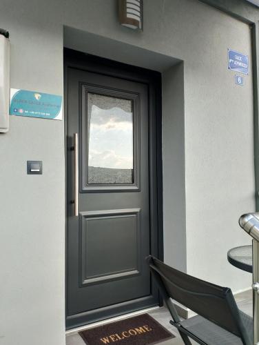Hotelli välisilme, Black Eagle Apartment in Drama