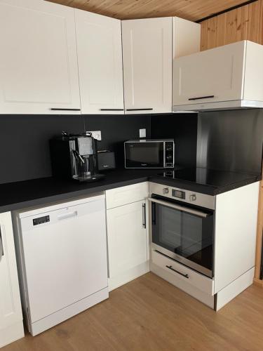 Kitchen, Le Chalet d'Amelia in Biville-sur-Mer