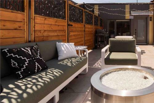 Facilities, Plaza12 - StringLights, XL Terrace, restos & shops in Rosemont-La Petite-Patrie