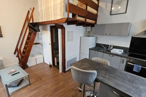 Old Arras studio avec mezzanine in Arras