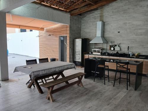 Konyha, Linda Casa Guarujá enseada 500m da praia (Linda Casa Guaruja enseada 500m da praia) in Jardim Virginia