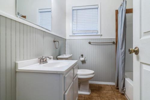 Charming 2-Bedroom House in the Heart of Lafayette in Lafayette, USA