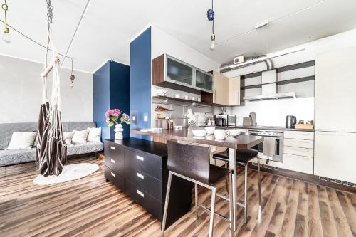 Top floor near ferry terminal - free parking, Таллин (фото 6)