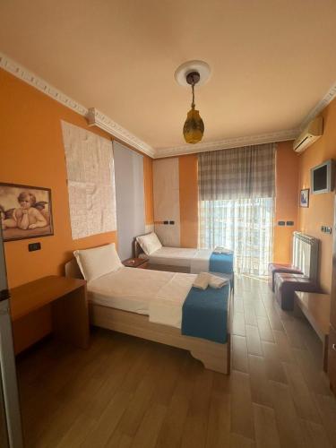 Twin Room with City View image 3
