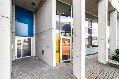 Top floor near ferry terminal - free parking Top floor near ferry terminal - free parking