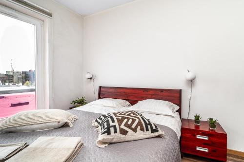 Top floor near ferry terminal - free parking Top floor near ferry terminal - free parking