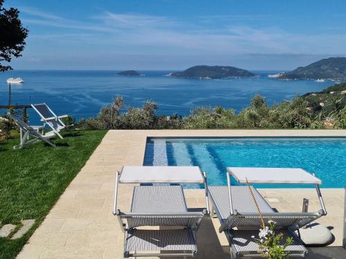 "Quercia House", Private Park, shared Pool, Tennis with rackets, AC, Parking next home, plus Garage in Lerici, Cooking Lesson and Wine Tasting
