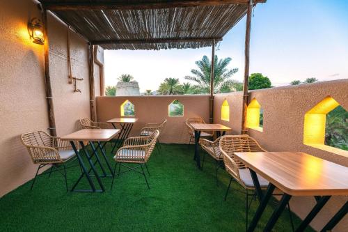 레스토랑, Manazil Inn نزل المنازل in 니즈와