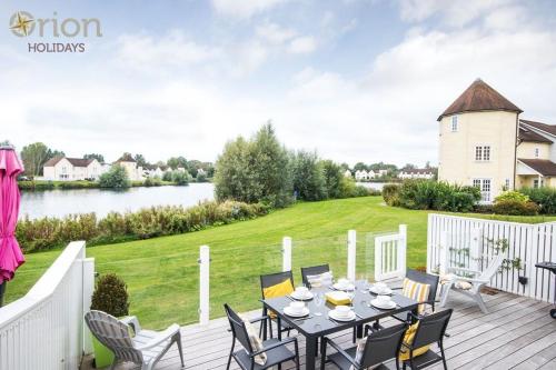 Windrush Lake 88, Waterside