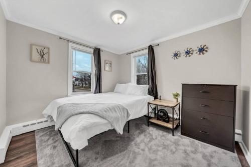Perfect Location and Fast Wi-Fi Heart of Village