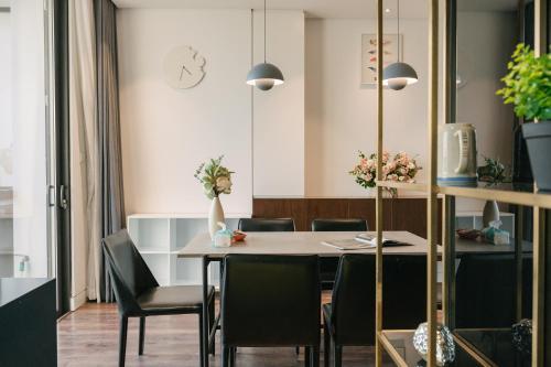 Two-Bedroom Deluxe Apartment with Balcony image 10