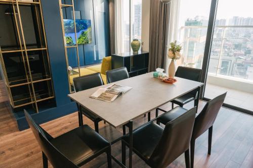 Two-Bedroom Deluxe Apartment with Balcony image 8
