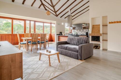 Two-Bedroom Deluxe Apartment with Balcony image 10