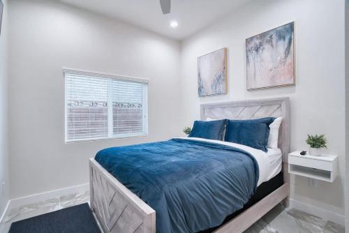 VEGAS OASIS CLOSE 2 STRIP! Private Hot tub & Heated Pool