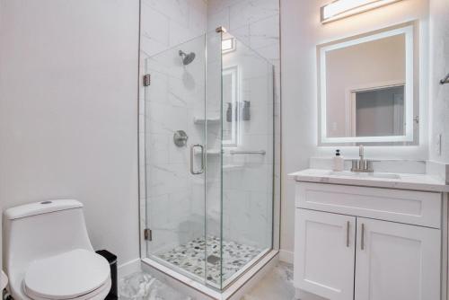 VEGAS OASIS CLOSE 2 STRIP! Private Hot tub & Heated Pool