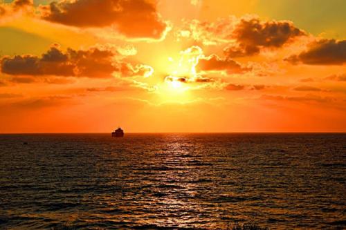 RoyalSeaSuite סוויטת יאכטה על המים 5 חדרים in Ashkelon