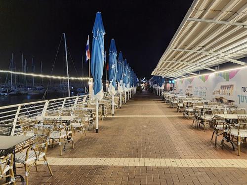 RoyalSeaSuite סוויטת יאכטה על המים 5 חדרים in Ashkelon