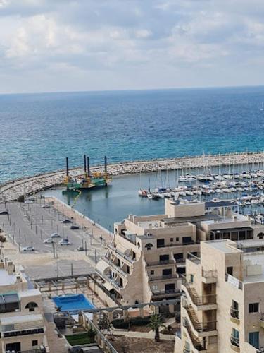 RoyalSeaSuite סוויטת יאכטה על המים 5 חדרים in Ashkelon