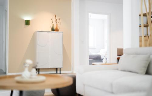 LaMiaCasa Grande Family-Business Groups-Airport-Fair-Uni-Base