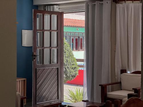 Casas com 2 ou 3 suítes (todas com ar split), com internet privativa 300MBPSno Residencial Nazareth, localizado a aproximadamente 80m da praia de Taperapuã (Arena Axé moi), com piscina, sauna, portaria 24hrs