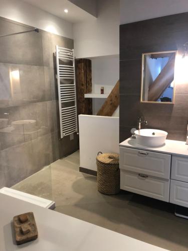 Vignerone atypique proche du canal du midi à 30 min des plages Vignerone atypique proche du canal du midi à 30 min des plages