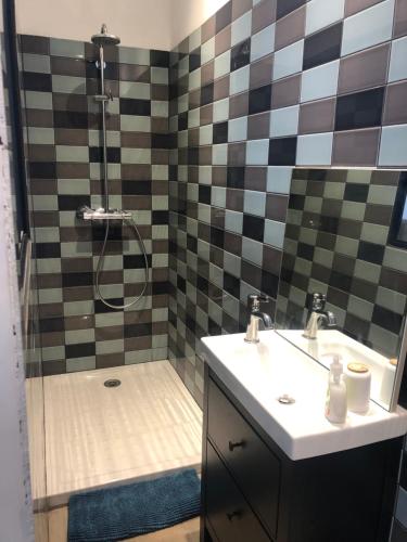 Vignerone atypique proche du canal du midi à 30 min des plages Vignerone atypique proche du canal du midi à 30 min des plages