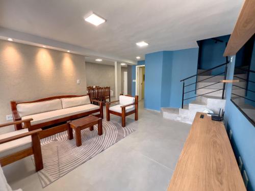 Casas com 2 ou 3 suítes (todas com ar split), com internet privativa 300MBPSno Residencial Nazareth, localizado a aproximadamente 80m da praia de Taperapuã (Arena Axé moi), com piscina, sauna, portaria 24hrs