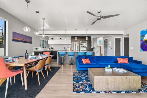 Penthouse Amazing Views King Bed EV Central in San Diego, USA