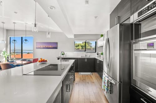 Penthouse Amazing Views King Bed EV Central in San Diego, USA