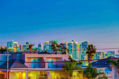 Penthouse Amazing Views King Bed EV Central in San Diego, USA