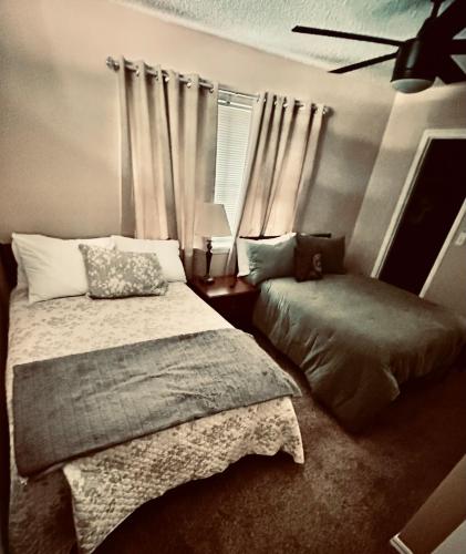 Centrally located 5 bedroom 3 bath 8 beds in Tulsa, USA