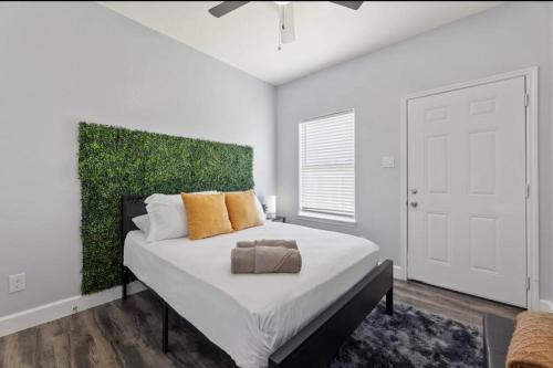 NEW! Fresh Urban Getaway in Houston, USA