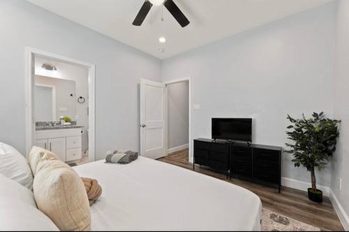 NEW! Fresh Urban Getaway in Houston, USA
