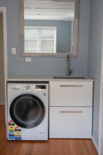 Beautiful home with short stroll to Havelock Village Beautiful home with short stroll to Havelock Village