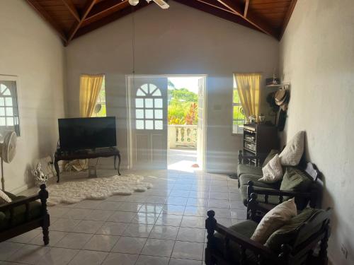 Shared lounge/TV area, Chandler Homestay in Saint Martins