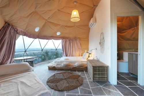 AAA View Private Terrace Outdoor Heated Hot Tub Family Fun in Tiana