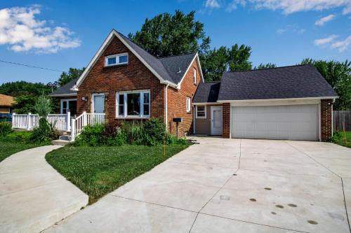 Lackawanna Private House sleeps 12 5 bedrooms 6 bed in Buffalo, USA