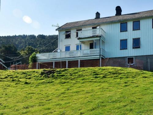 Фасада на хотела, 7 person holiday home in VÅGLAND (7 person holiday home in VAGLAND) in Vagland